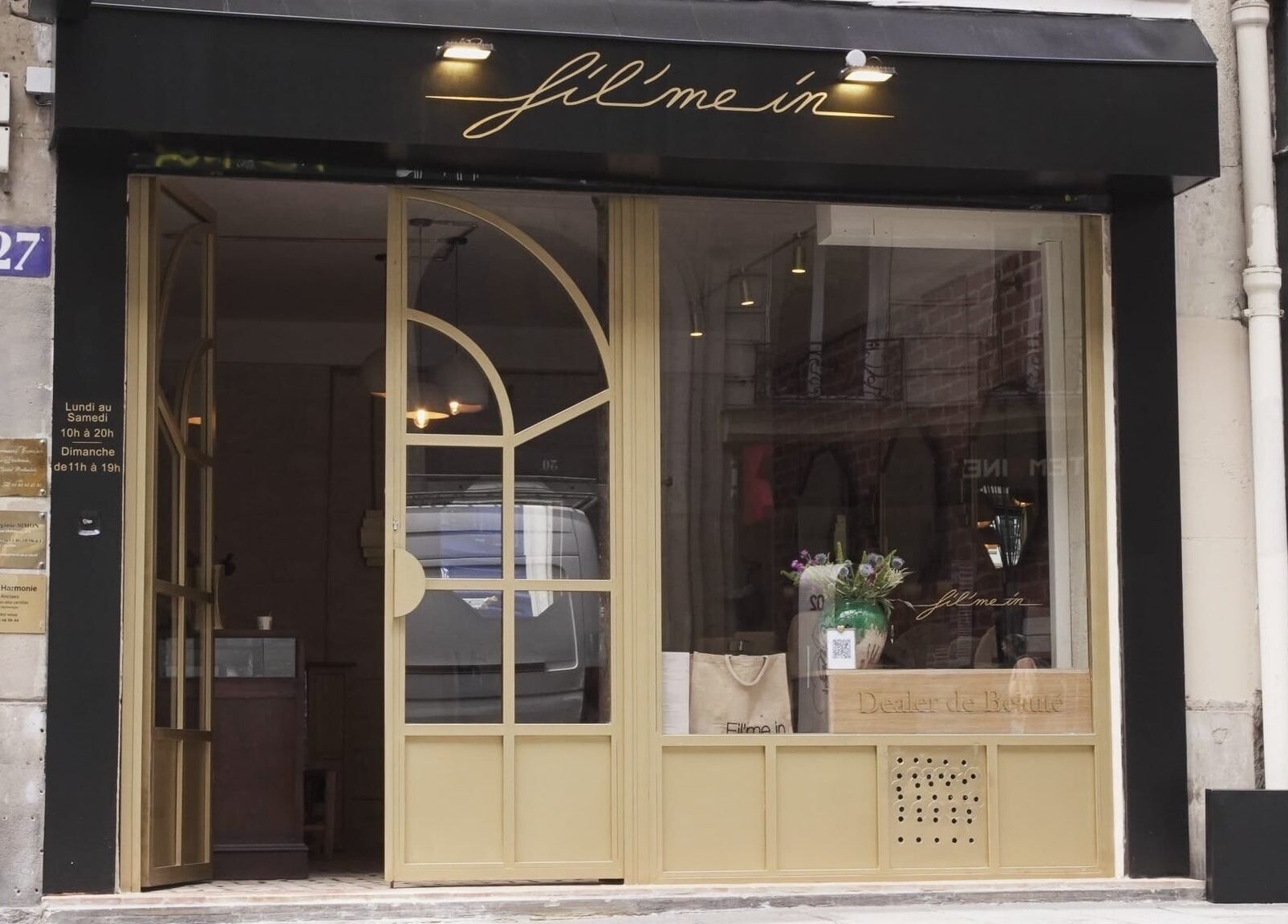 Entrée élégante de Fil'me in - Beaurepaire à Paris, Île-de-france, FR, mettant en valeur son design moderne.