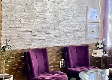 Elegant sitting area at Mantra Thai Massage & Spa, Vienna, Virginia, US with purple chairs and a tranquil decor.