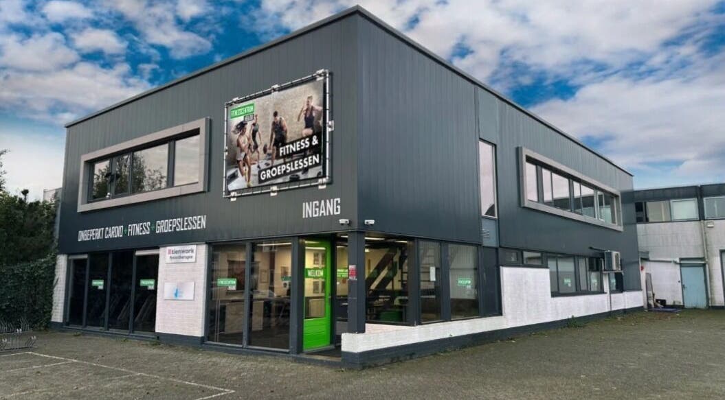 Exterior of a sleek fitness center located near Hair Master Heiloo in Heiloo, Noord-holland, NL.