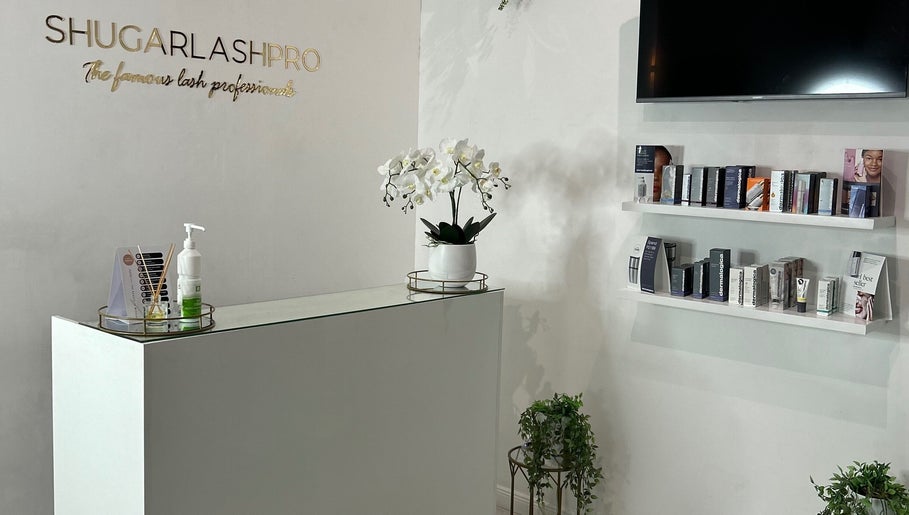 Shugarlashpro | Central Square obrázek 1