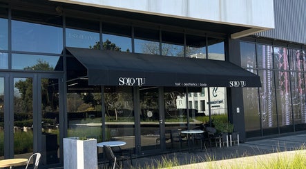 Exterior of Shugarlashpro | Sandton Gate in Sandton, Gauteng, ZA, featuring Solo Tu salon facade.