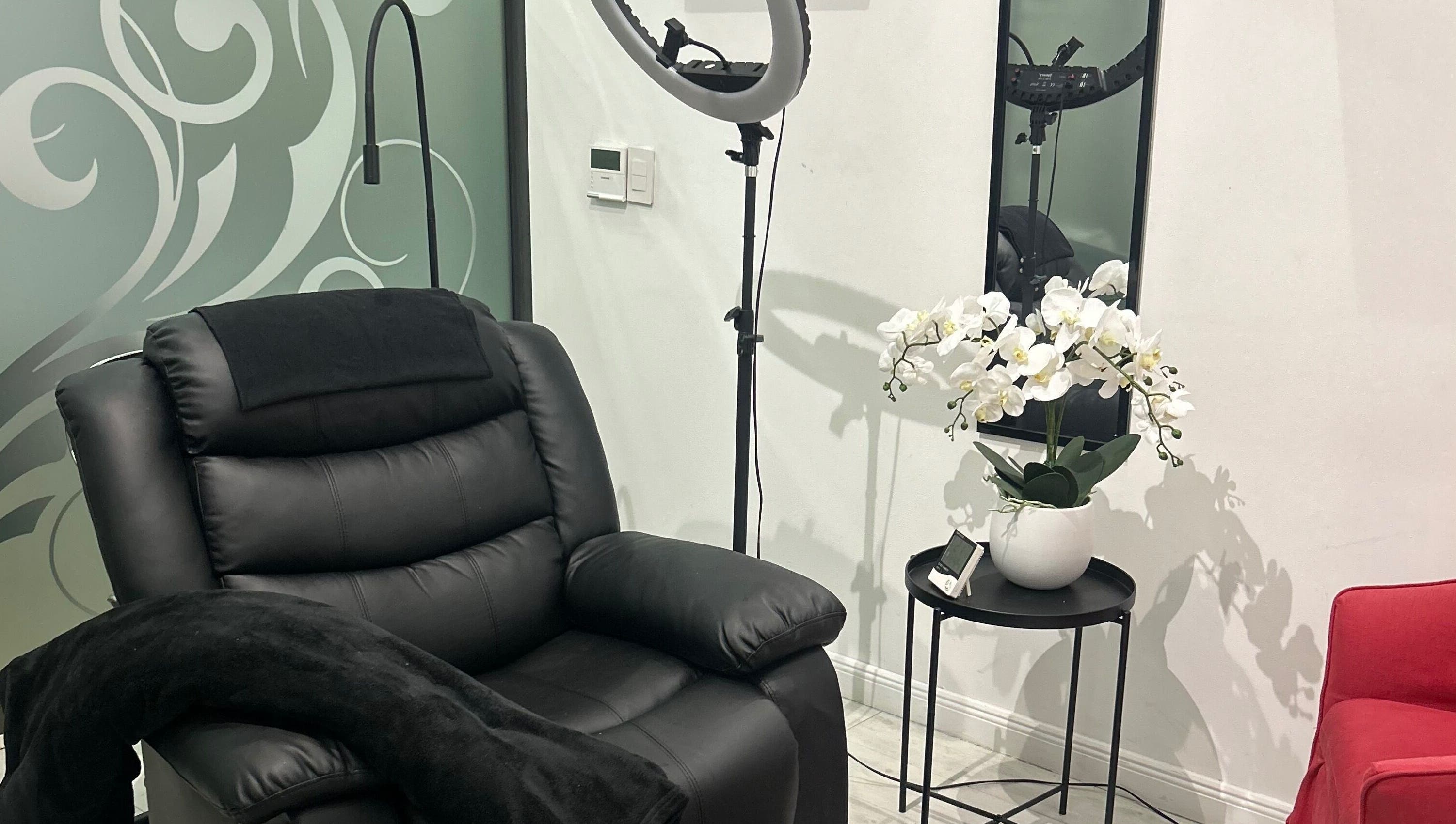 Luxurious spa chair at Shugarlashpro | Central Square, Sandton, Gauteng, ZA. Elegant space with soothing decor.