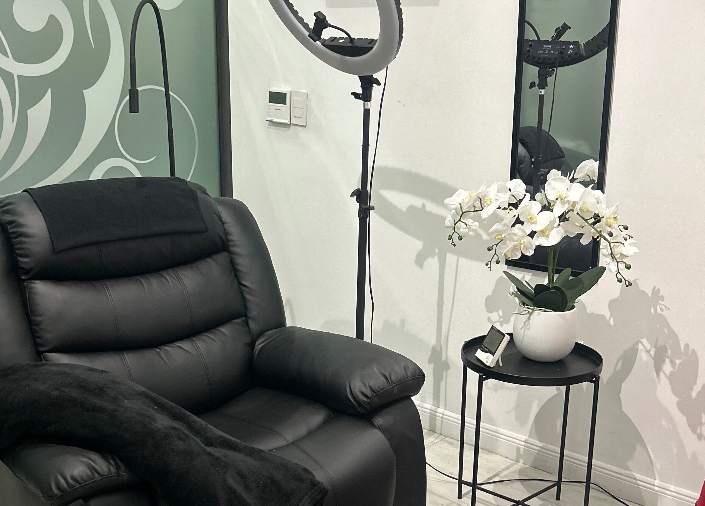 Luxurious spa chair at Shugarlashpro | Central Square, Sandton, Gauteng, ZA. Elegant space with soothing decor.