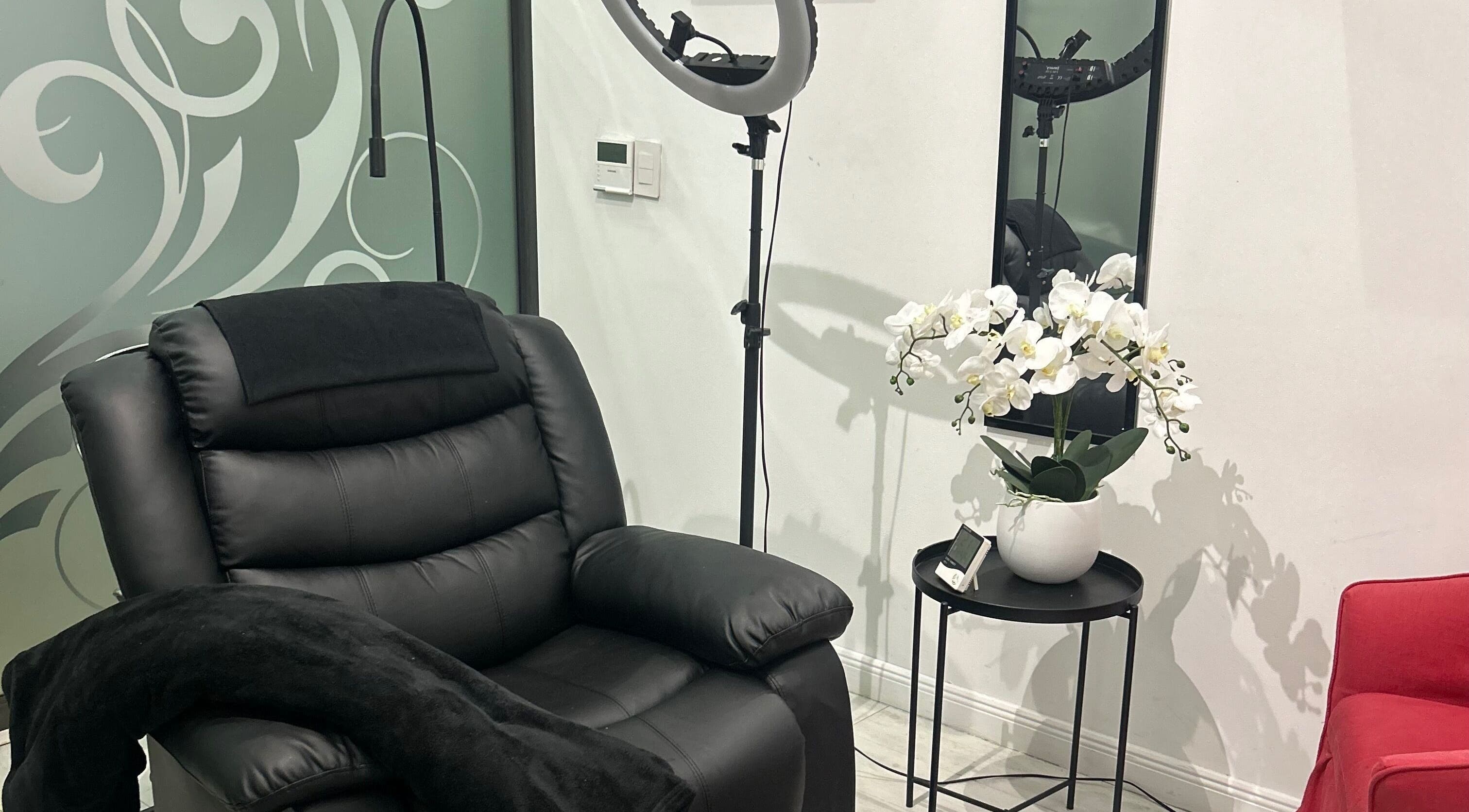 Luxurious spa chair at Shugarlashpro | Central Square, Sandton, Gauteng, ZA. Elegant space with soothing decor.