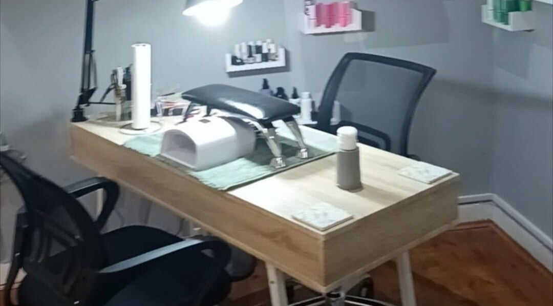Nail table setup at Lanie's Touch, Benoni, Gauteng, ZA, featuring tools and a comfortable chair.