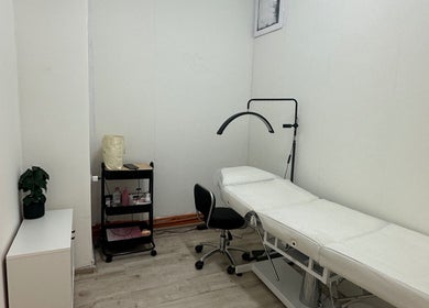 Stylowy gabinet w Lusi Beauty, Marki, Województwo Mazowieckie, PL z eleganckim wyposażeniem.