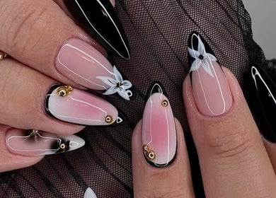 Elegancki manicure z czarnymi i różowymi paznokciami w Lusi Beauty, Marki, Województwo Mazowieckie, PL.