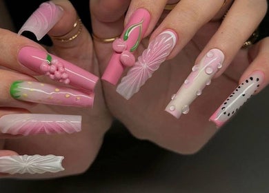 Artystyczne paznokcie w pastelowych kolorach w Lusi Beauty, Marki, Województwo Mazowieckie, PL.