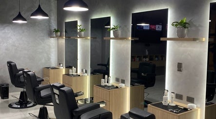 THE ROYAL BARBER CLUB imagine 3