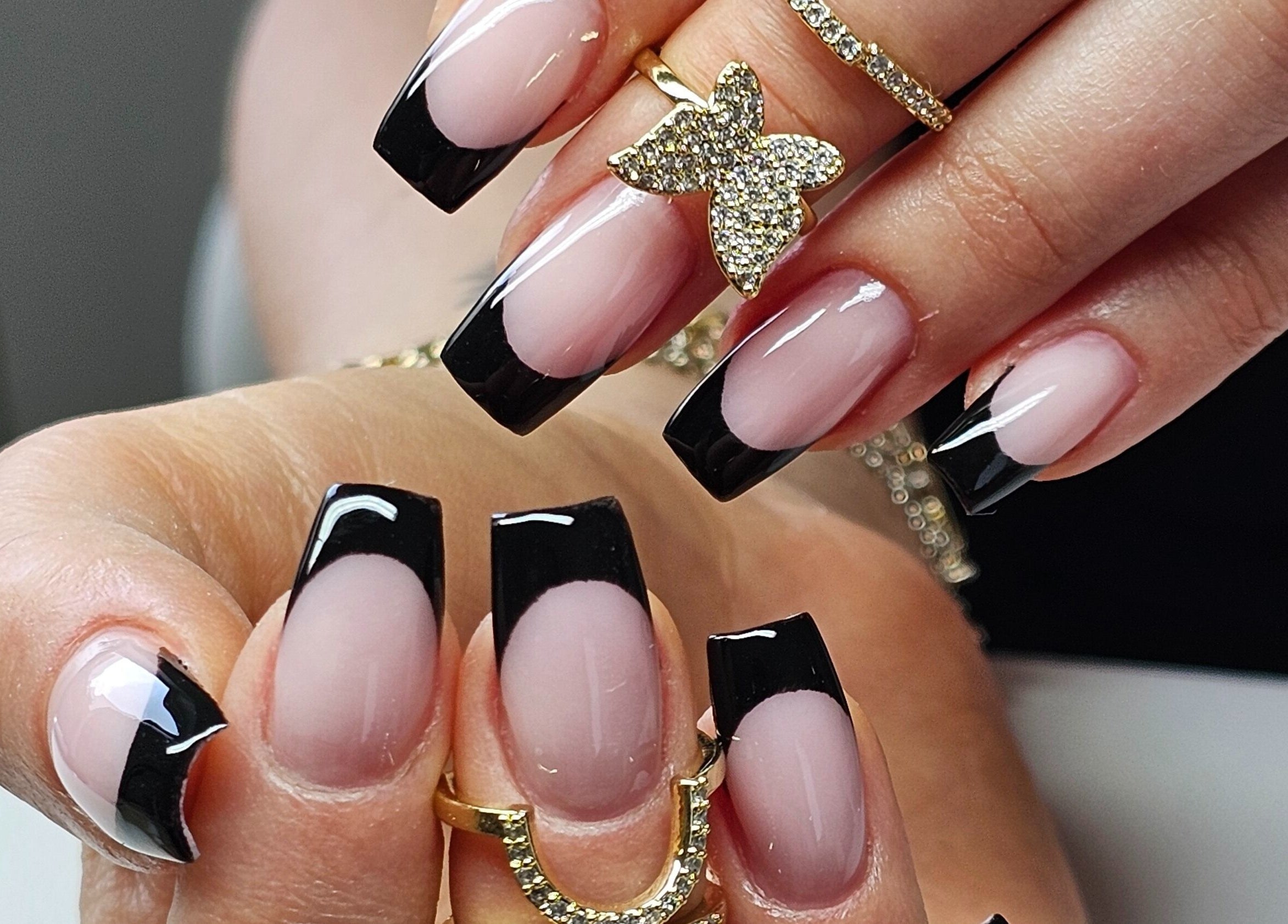 Sofistikert fransk manikyr hos Vanilla Nails by Koziol i Bodø, Nordland, NO.