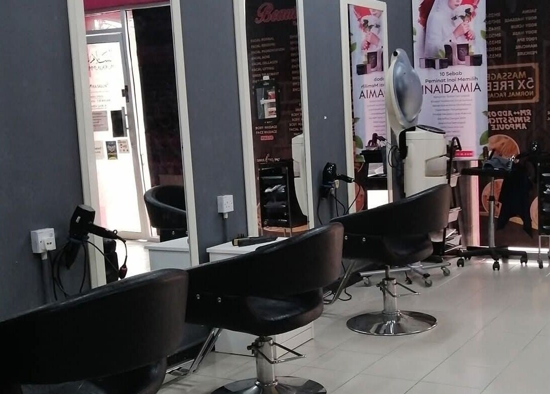 Modern salon chairs and mirrors at My'ra Salon & Beauty (Muslimah) in Sitiawan, Perak, MY.