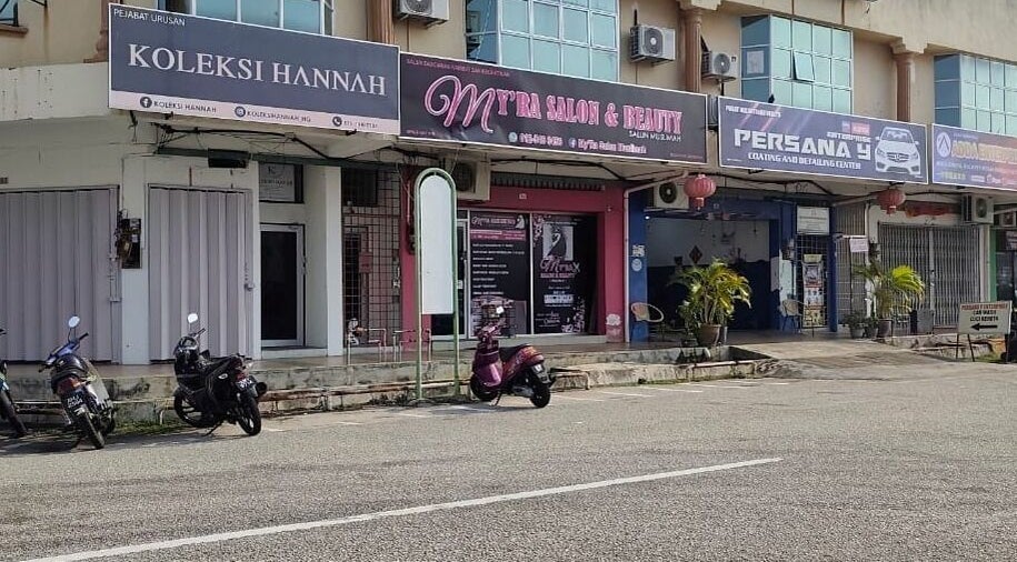 My'ra Salon & Beauty (Muslimah) in Sitiawan, Perak, MY, showcasing its stylish façade and welcoming entrance.
