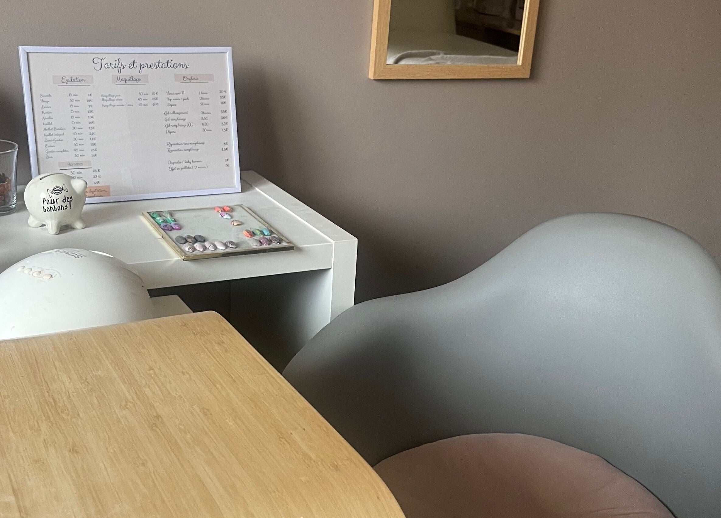 Poste de beauté à Un Air D’éliloé, Mantoche, Bourgogne-franche-comté, FR, avec tarifs et équipements modernes.