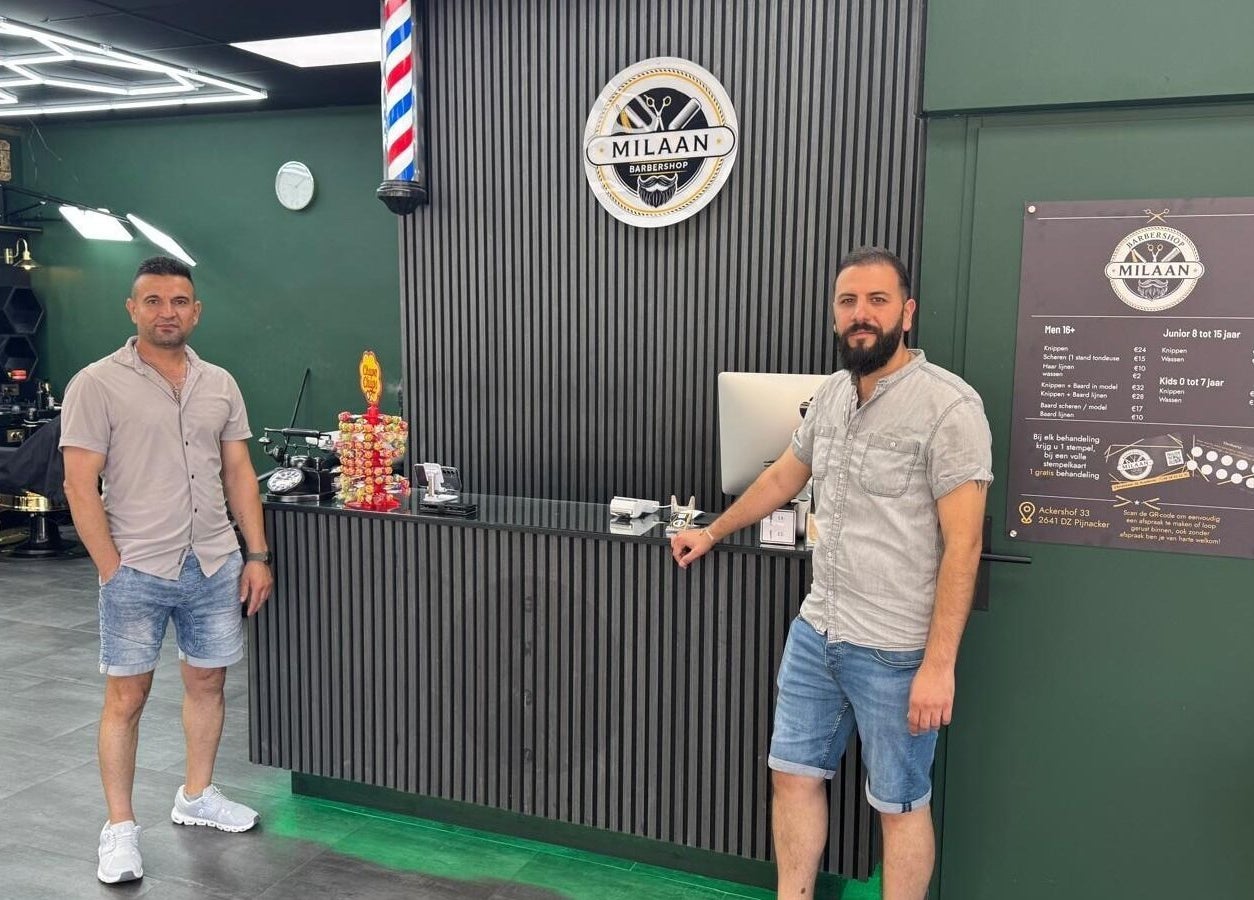 Interieur van Barbershop Milaan met personeel in Pijnacker, Zuid-holland, NL.