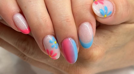 Her Nails LLC image 2