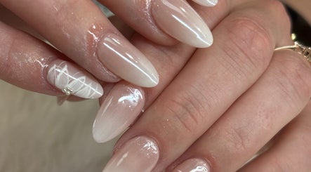 Her Nails LLC image 3