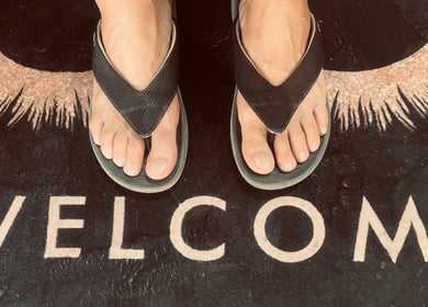 Entrada de Advanced Aesthetics VM en Villamartín, Comunidad Valenciana, ES con alfombra de bienvenida.