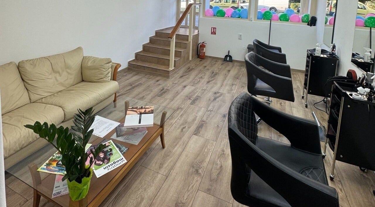 Стильный интерьер Luméa в Праге с креслами и диваном для ожидания клиентов, Hlavní Město Praha, CZ.