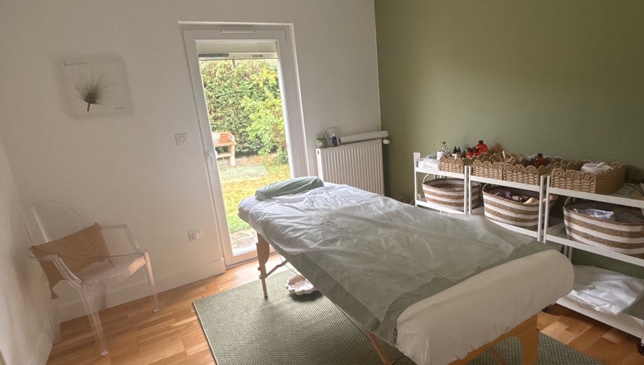 Salle de soins chez MaPhyto à Grande-Synthe, Hauts-de-France, FR. Confort et détente assurés.