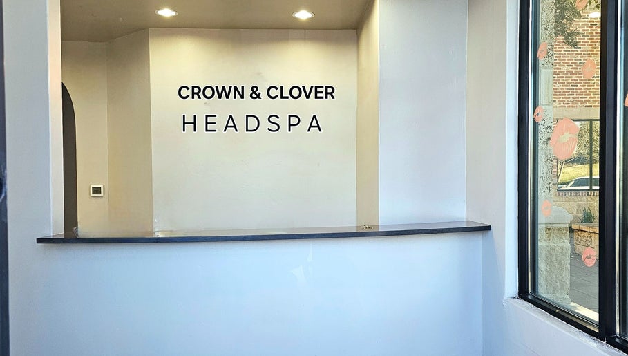 Crown and Clover Headspa, bilde 1