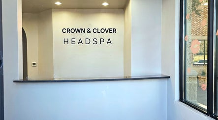 Crown and Clover Headspa