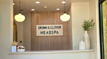 Crown and Clover Headspa