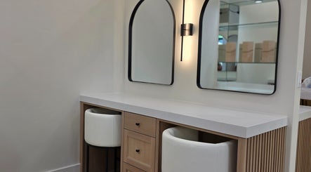 Crown and Clover Headspa