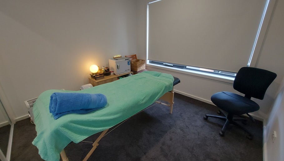 Relaxing massage room at Shu's Massage Therapy In Mernda, Melbourne, Victoria, AU, featuring a cozy massage table.
