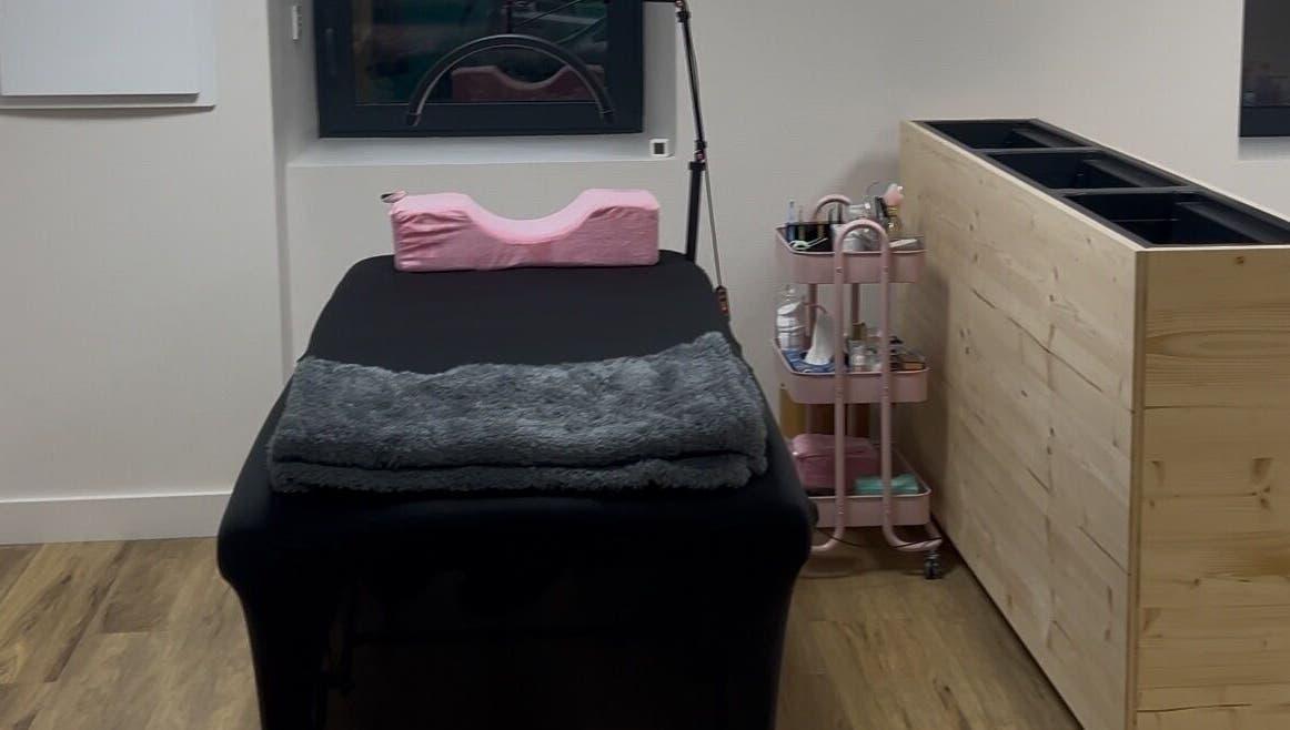 Salle de soins moderne chez SublimLash, Porcieu-amblagnieu, Auvergne-rhône-alpes, FR