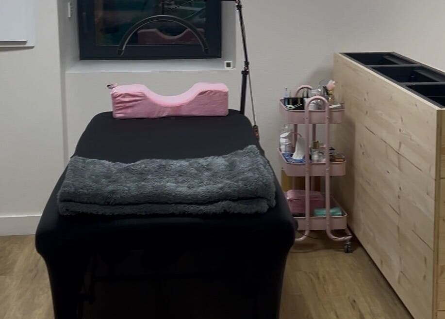 Salle de soins moderne chez SublimLash, Porcieu-amblagnieu, Auvergne-rhône-alpes, FR