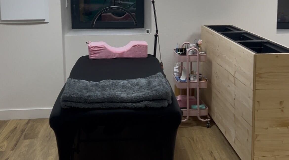 Salle de soins moderne chez SublimLash, Porcieu-amblagnieu, Auvergne-rhône-alpes, FR