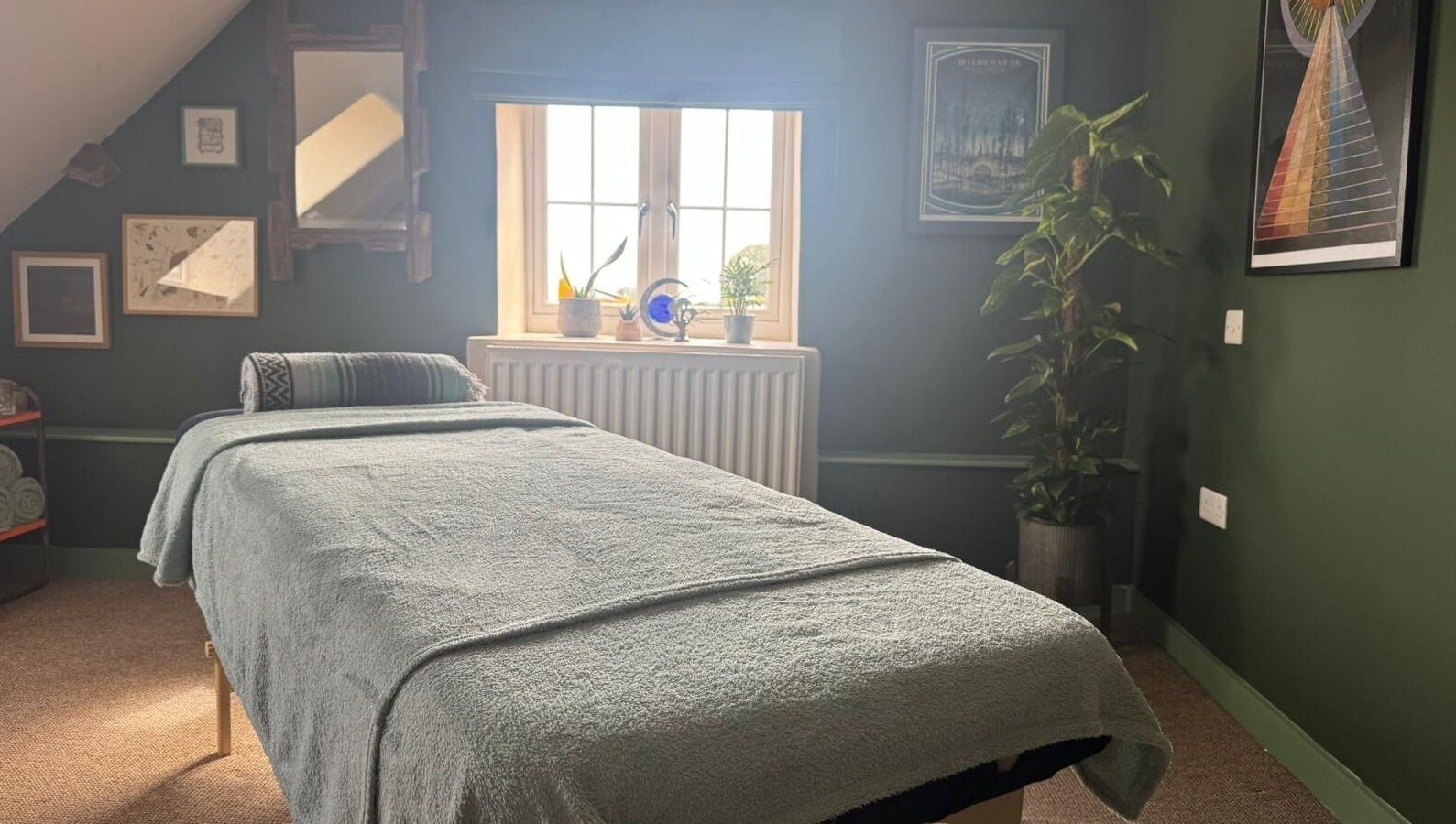 Cozy massage room at Mountain Flow Massage, Clyro, Wales, GB, featuring a soft table and calming decor.