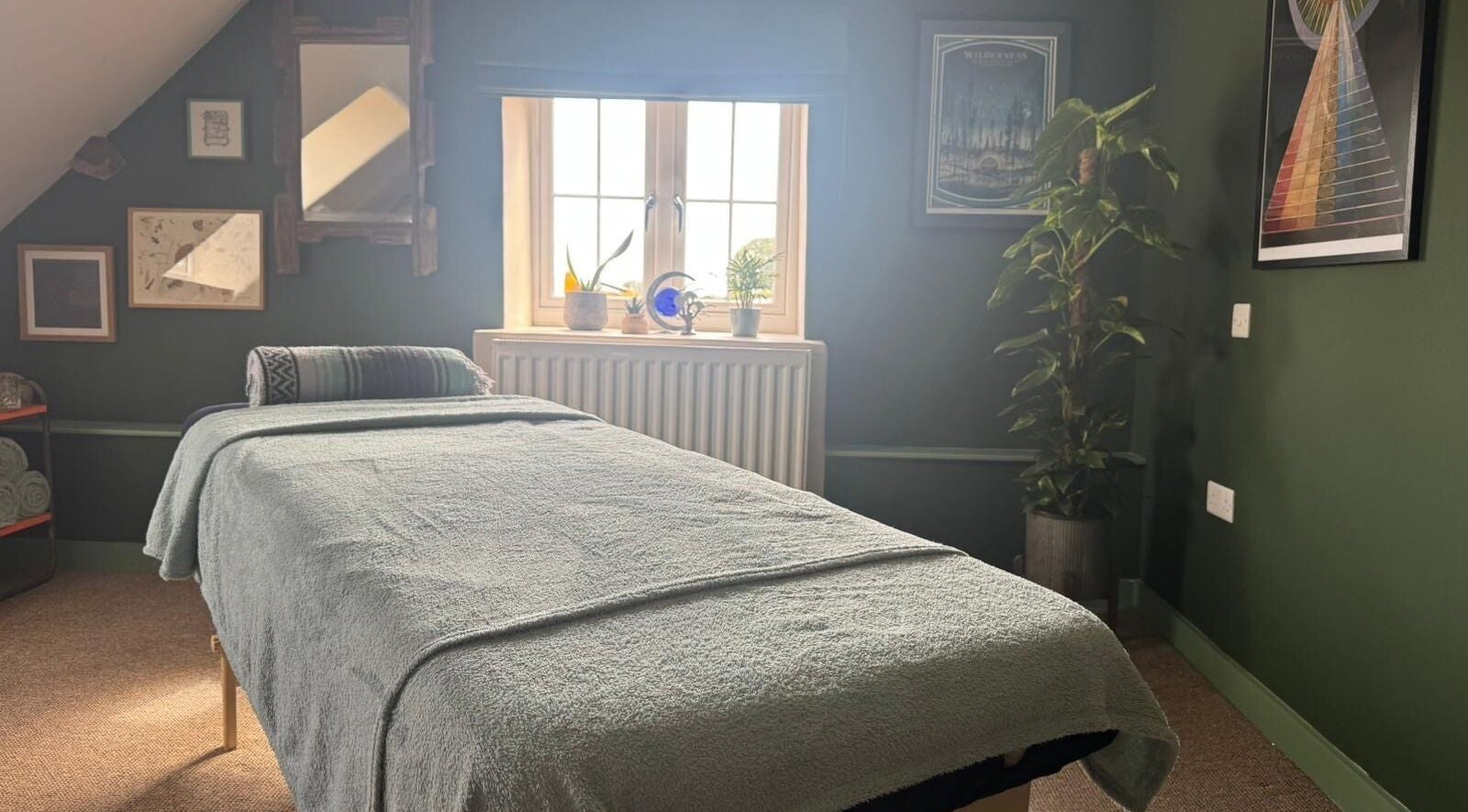Cozy massage room at Mountain Flow Massage, Clyro, Wales, GB, featuring a soft table and calming decor.