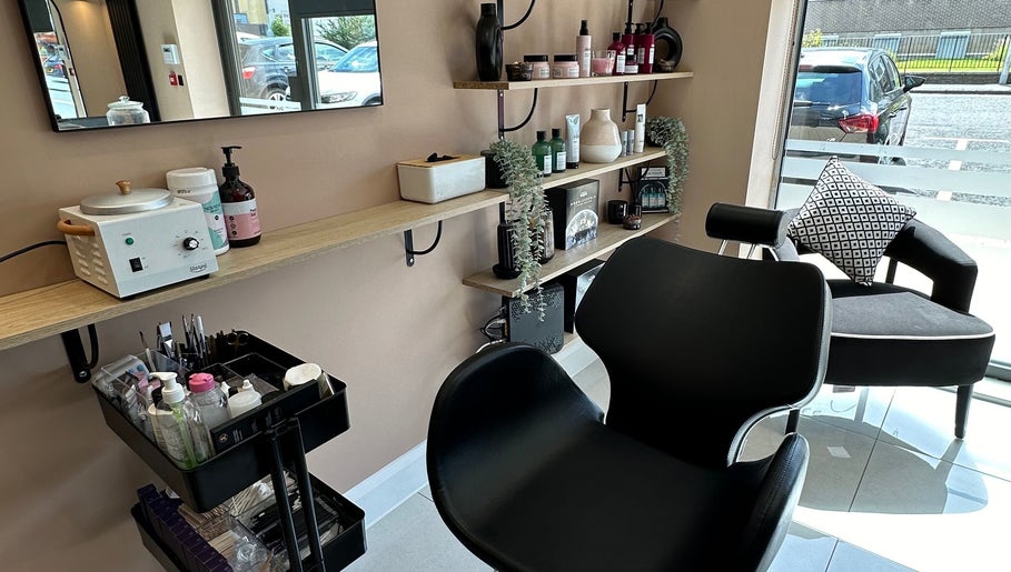 Brows by Karmen Li imej 1