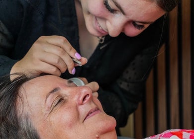 Soin beauté au Au Salon de Camille, Mantry, Bourgogne-franche-comté, FR, offrant un service attentionné.