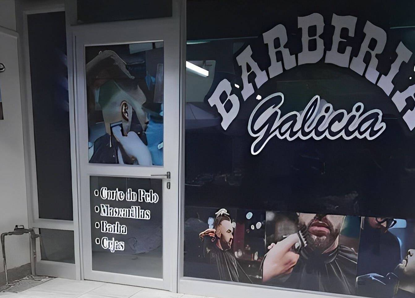 Fachada de Barberia Galicia en Santiago, Región Metropolitana, CL. Estilo moderno y acogedor.