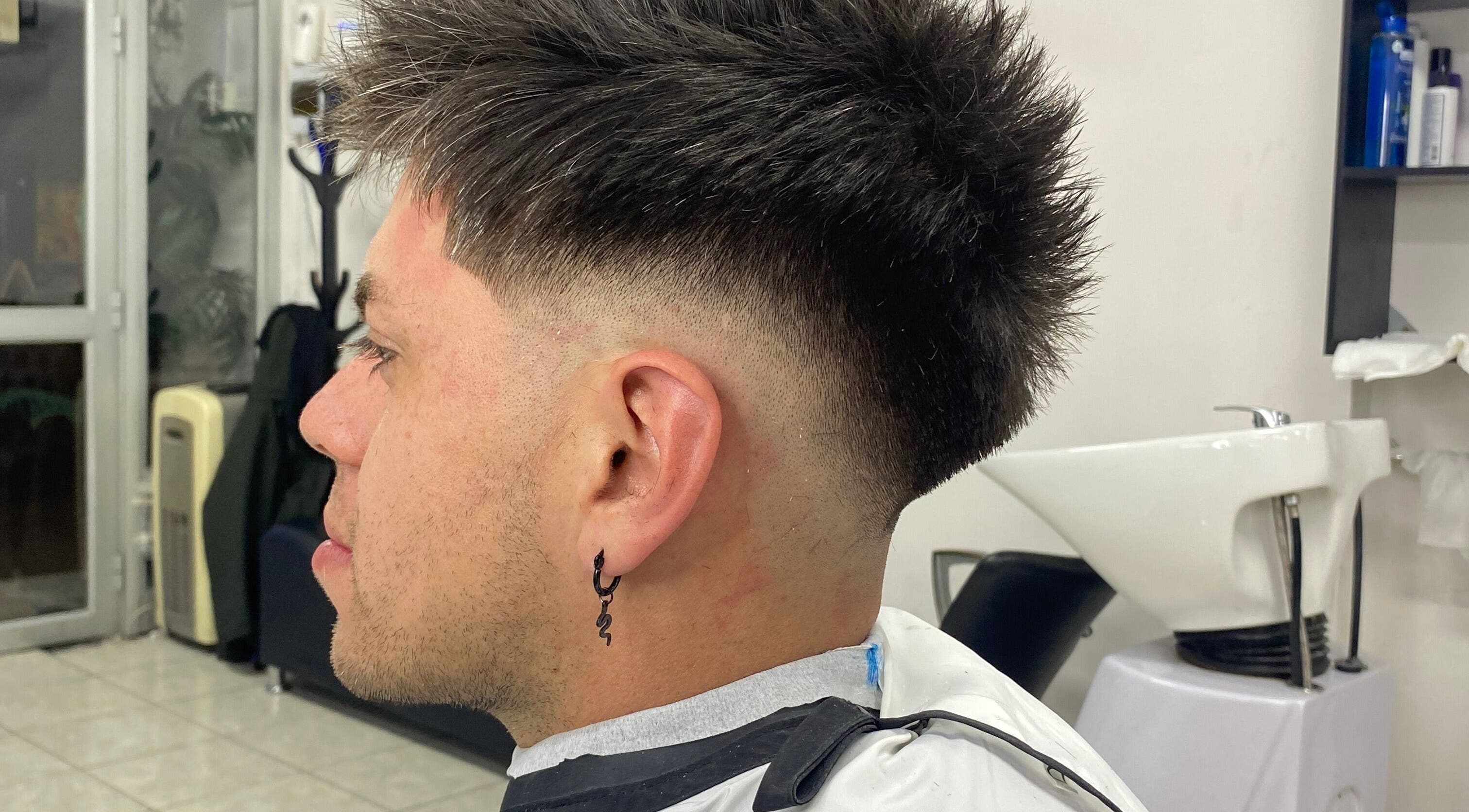 Corte moderno en Barberia Galicia, Santiago, Región Metropolitana, CL. Estilo urbano con degradado.