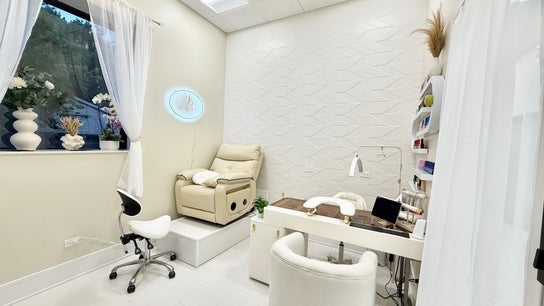 M Beauty Nails