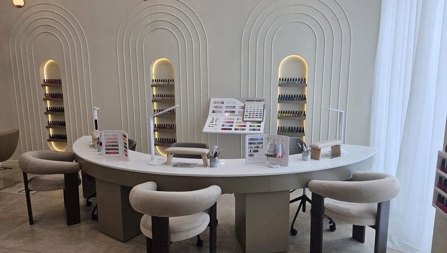 Stylish nail care station at Dilara Beauty Salon, دبي, دبي, AE with modern design and vibrant polish display.