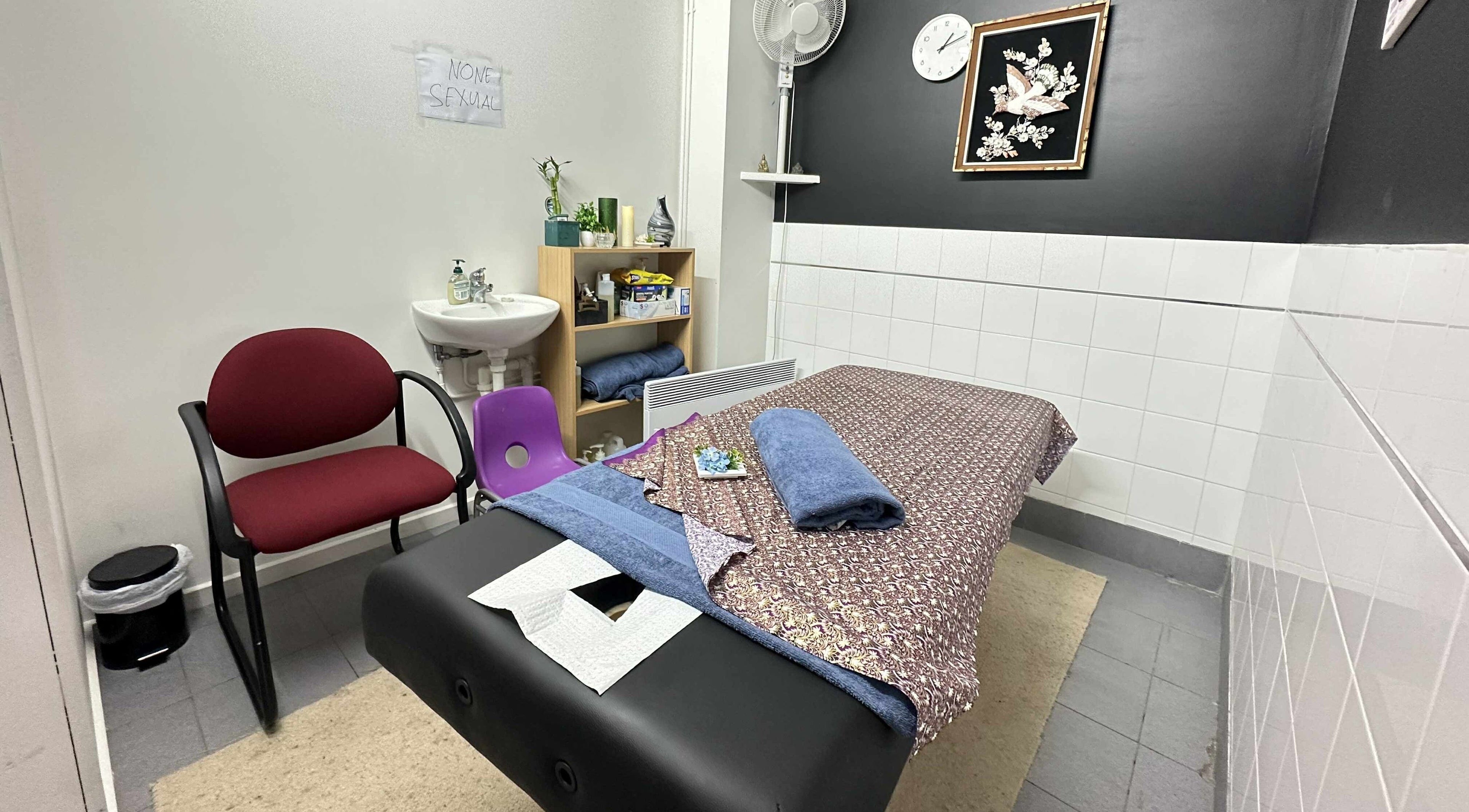 Healing Palm Massage therapy room in Melbourne, Victoria, AU, featuring a cozy massage table and relaxing decor.