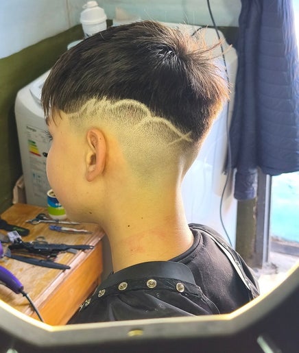 Monkey barber, bilde 2