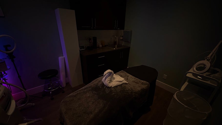 Cozy treatment room at Glow & Grace Esthetics in Calgary, Alberta, CA, featuring a plush treatment bed and ambient lighting.