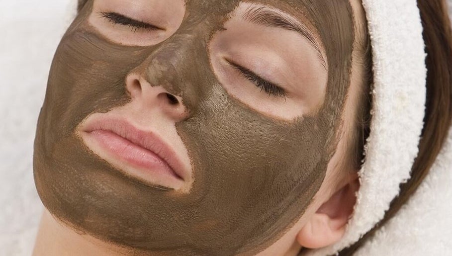 Relaxing mud mask treatment at KAESTHETICS 5th Dimension Spa Suite in Richmond, Kentucky, US.