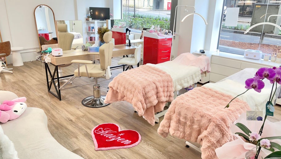 Elegant KAIZEN spa room in Pyrmont, New South Wales, AU with plush decor and natural light.