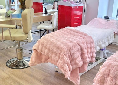KAIZEN in Pyrmont, New South Wales offers tranquil spa with plush pink treatments beds and chic decor.