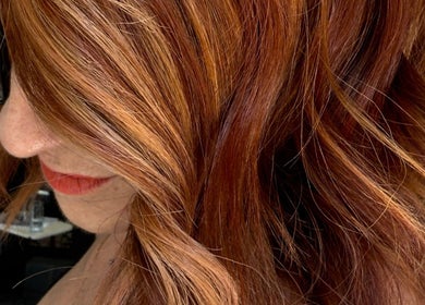 Close-up of vibrant red hair at Maison Juline, Il-GZIRA, MT, showcasing expert coloring.