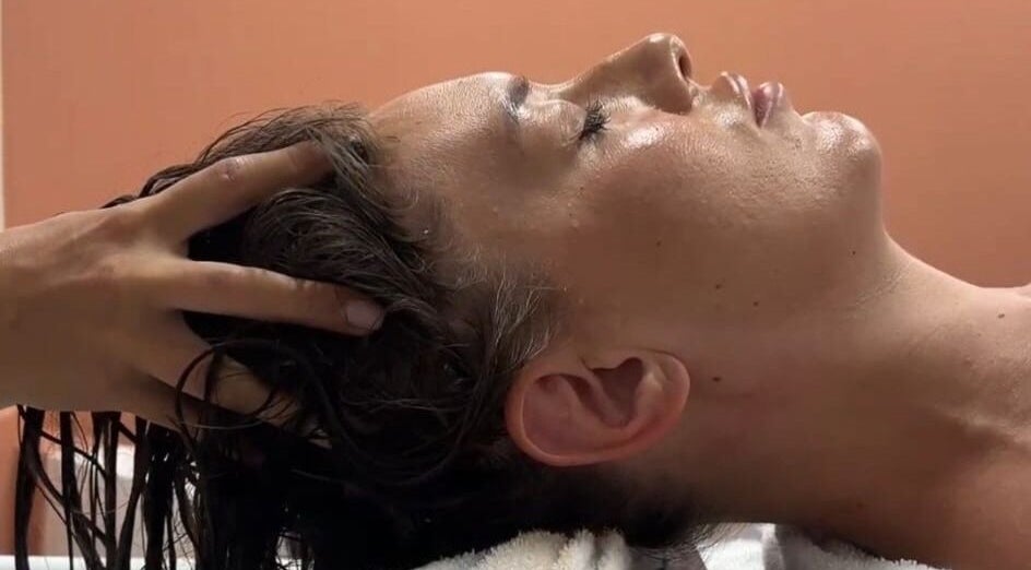 Luxury scalp massage at Maison Juline, Il-GZIRA, MT. Relaxation and wellness destination.