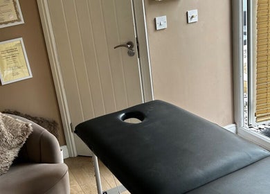 Relaxing massage room at Manchester Athletic Recovery Sports Massage Therapy, Worsley, England, GB.