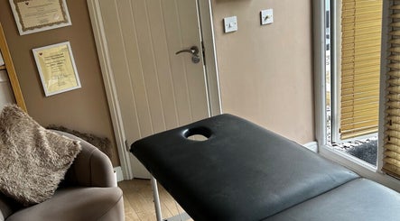 Relaxing massage room at Manchester Athletic Recovery Sports Massage Therapy, Worsley, England, GB.