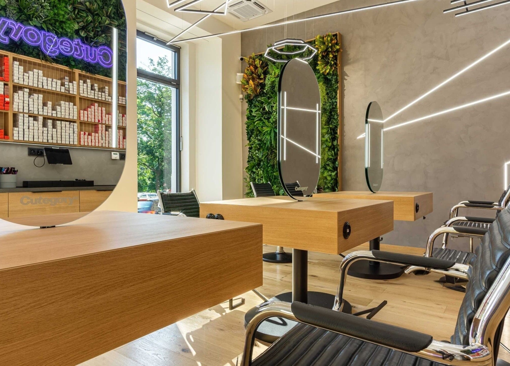 Moderní kadeřnický salon Cutegory - Brno v Jihomoravský Kraj, Jihomoravský Kraj, CZ s elegantním interiérem.